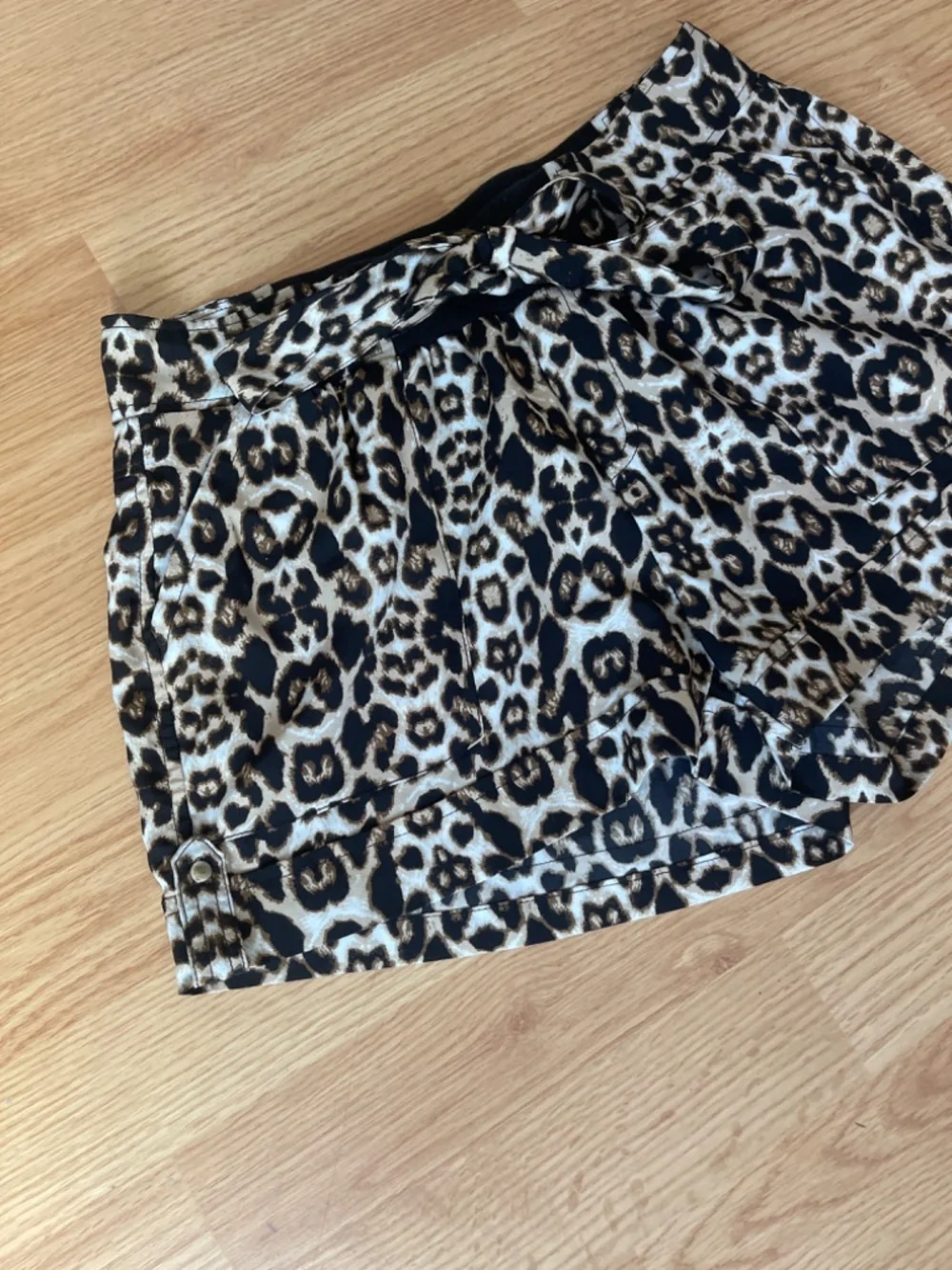 Miss Tina by Tina Knowles Cheetah Print Lightweight Stretch Waist w: Tie Shorts
